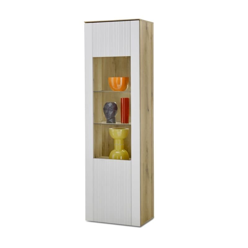 Trendstore Wamila Vitrine hoch mit Korpus in Coast Evoke Eiche Nachbildung und Fronten in Dekor light grey matt - Perspektivansicht