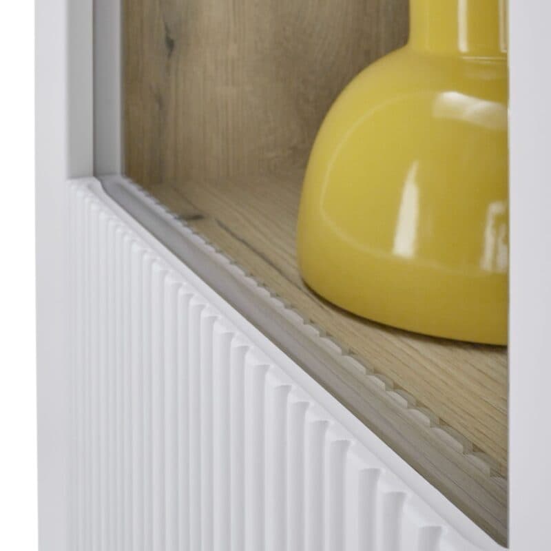 Trendstore Wamila Vitrine mit Korpus in Coast Evoke Eiche Nachbildung und Fronten in Dekor light grey matt - Detailbild Front