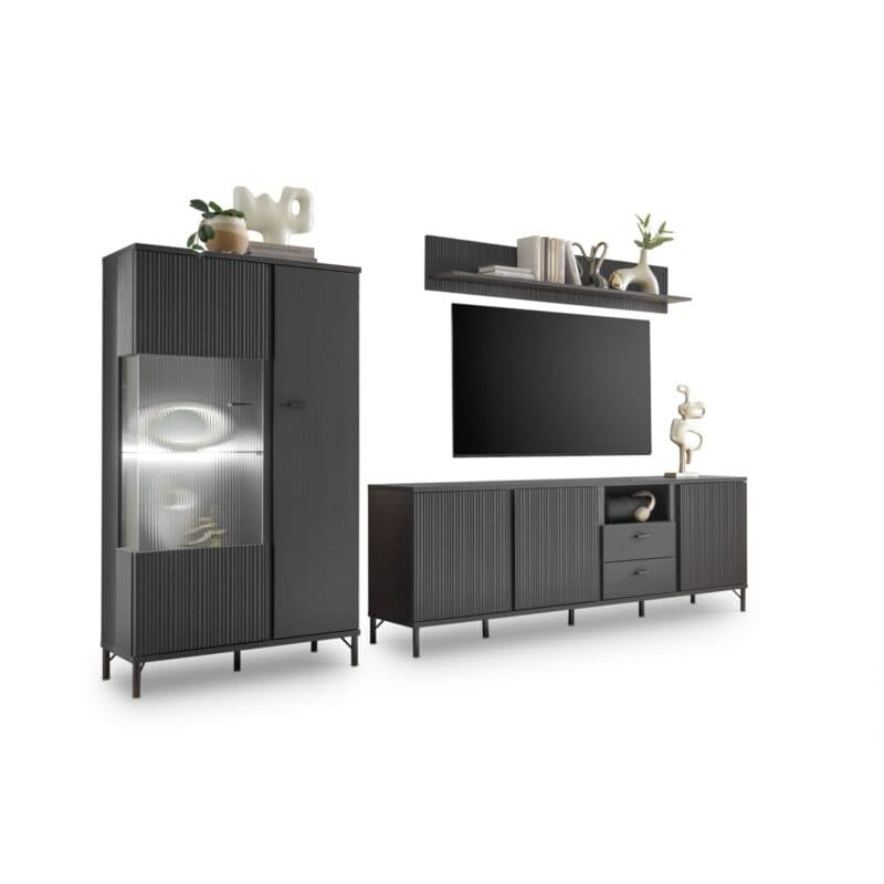 Trendstore Waiola Wohnwand 3-teilig bestehend aus Vitrine 2-türig, TV-Sideboard und Wandboard - Perspektivansicht mit Beleuchtung